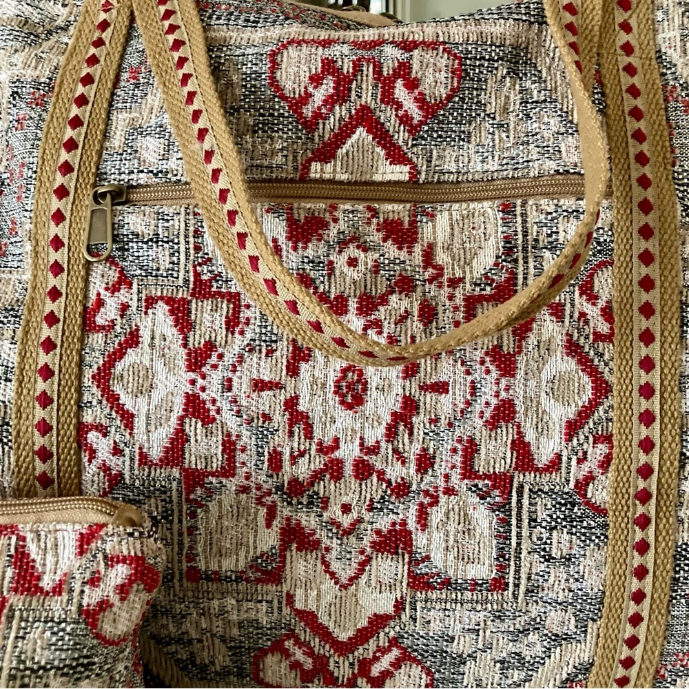 NWOT America and Beyond” tapestry tote bag and matching accessory bag - Picture 6 of 15